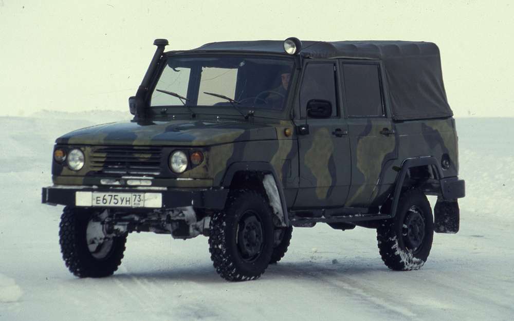 Редкие кадры с «советским Range Rover» - УАЗ 3172