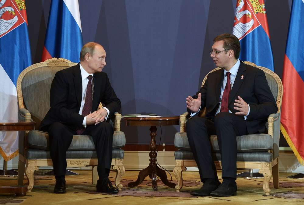 Президент России Владимир Путин и председатель правительства Сербии Александр Вучич во время встречи.  