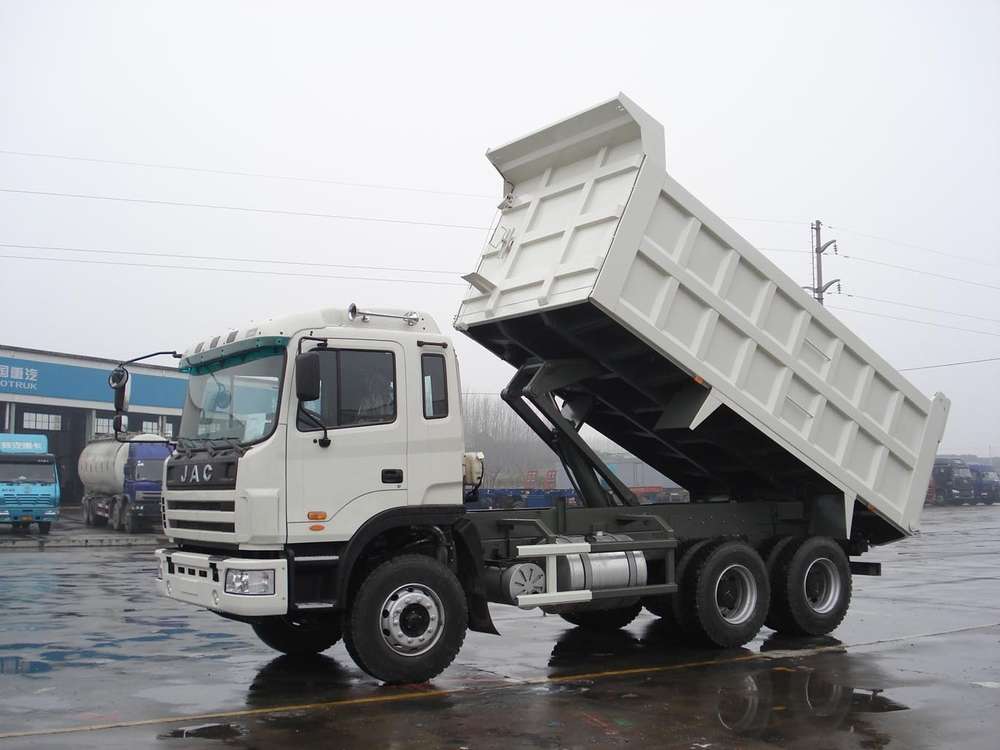 В России начались продажи китайских грузовиков JAC