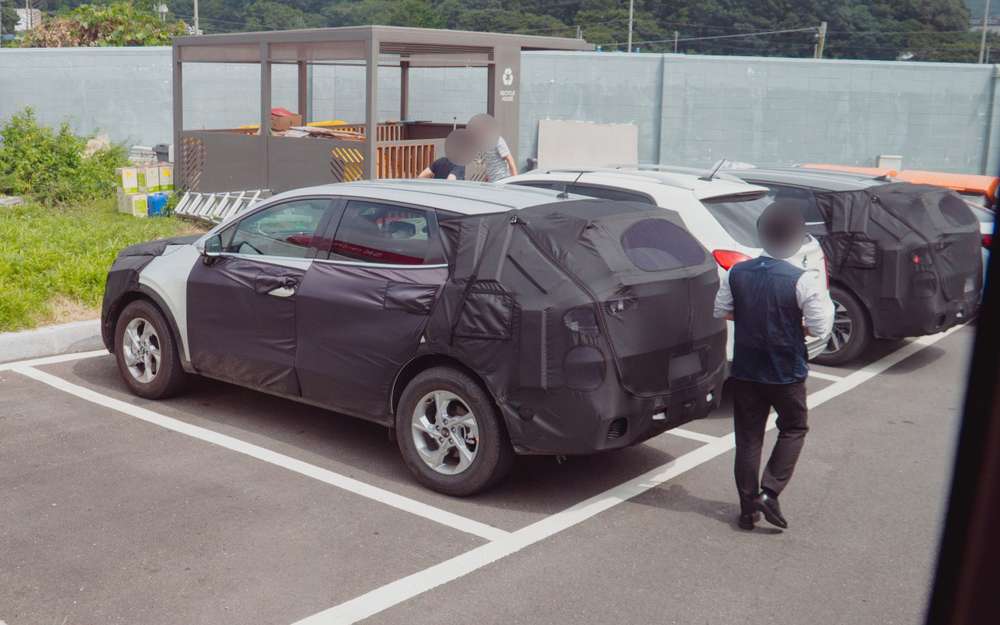Kia Sportage нового поколения поймали на парковке