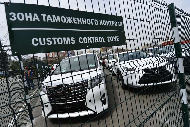 ФТС подсчитала, насколько сократился импорт легковых автомобилей в РФ