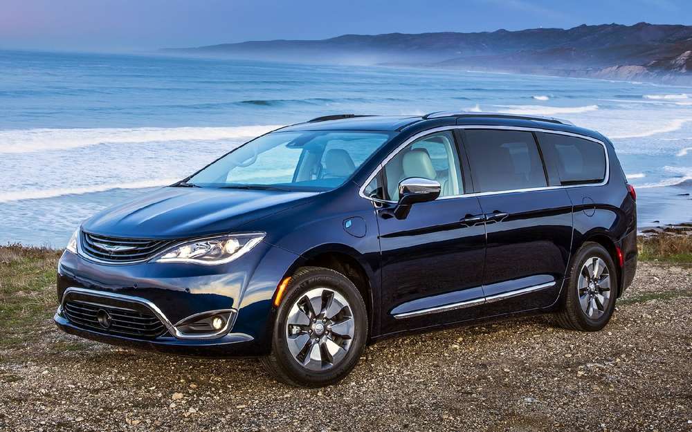 Chrysler представит в начале нового года свой первый электромобиль