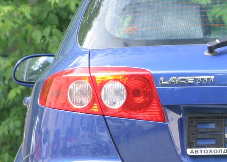 Chevrolet Lacetti хэтчбек: замена ламп в задних фонарях