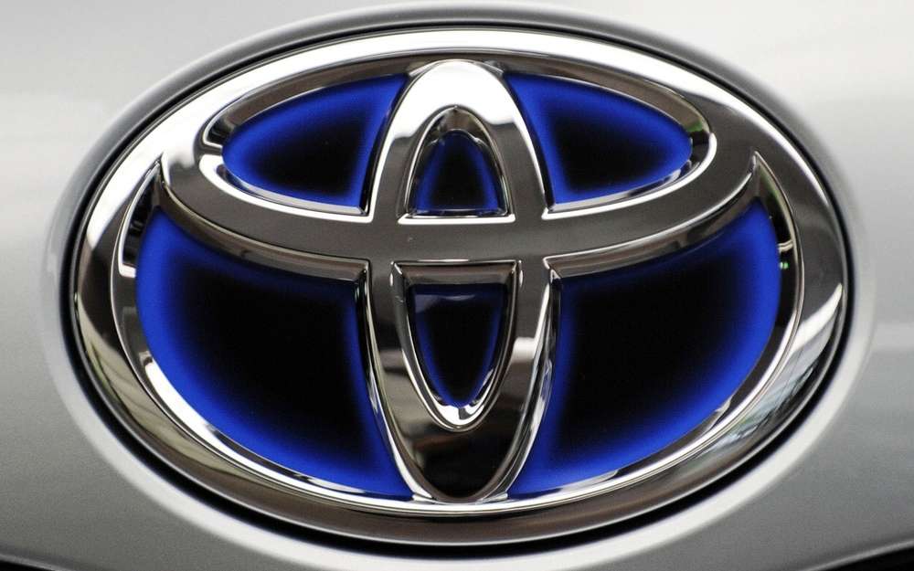 Toyota привезет две модели с функцией connected cars