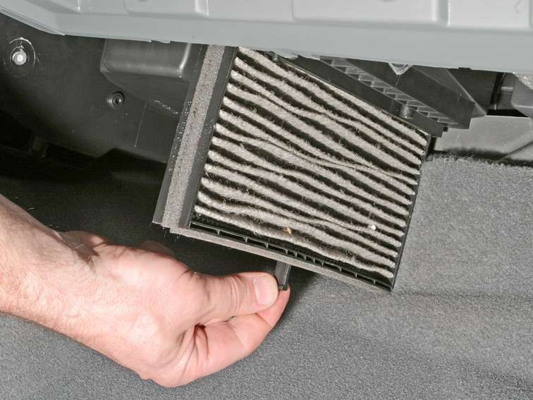 Замена фильтра системы отопления, вентиляции и кондиционирования Chevrolet Lacetti