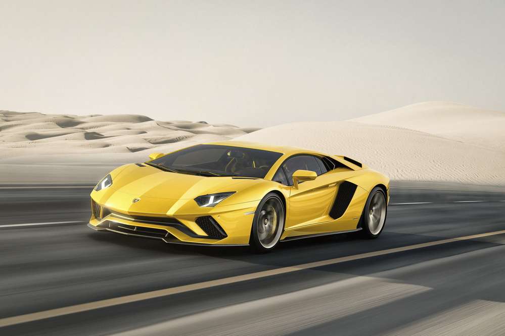 Полное управление: Lamborghini представила Aventador S