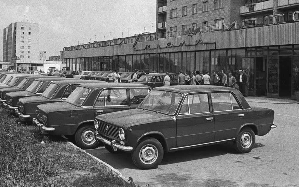 Как в СССР покупали новые автомобили - факты и забавные истории