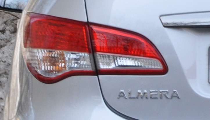 Как заменить лампы задних фонарей Nissan Almera