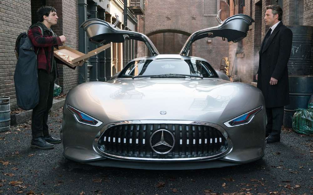Новый автомобиль Бэтмена - впервые он рекламирует Mercedes