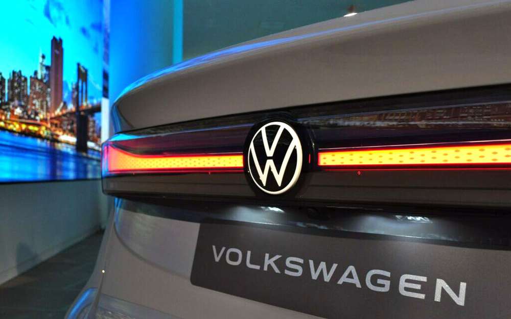VW представил замену Passat - цены и характеристики