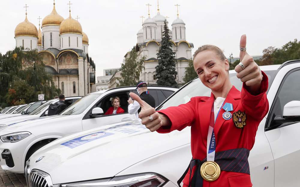 Российским олимпийцам вручили BMW X5 и BMW X3