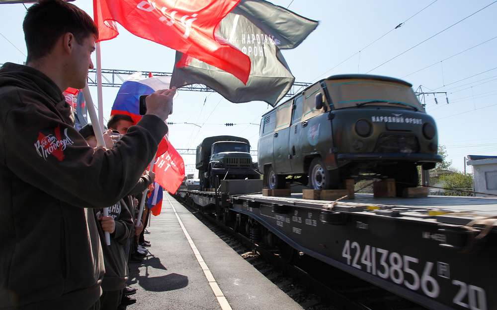 Жители России отправили бойцам СВО более 300 машин