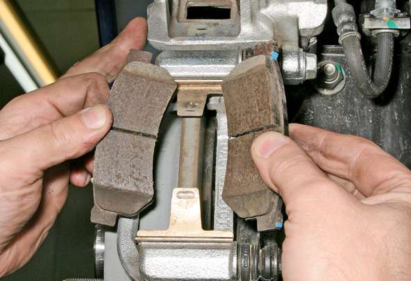 Замена колодок тормозных механизмов задних колес Chevrolet Lacetti