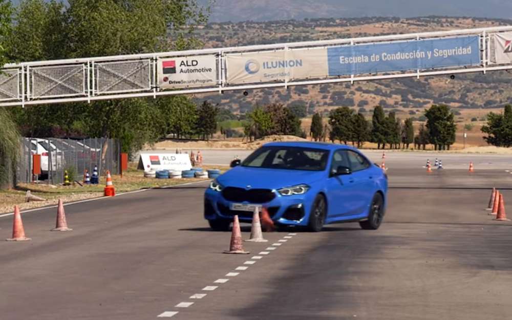 BMW M235i Gran Coupe провалил «лосиный» тест
