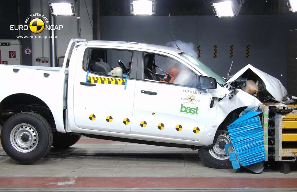 EuroNCAP разбила 12 автомобилей и раздала звезды