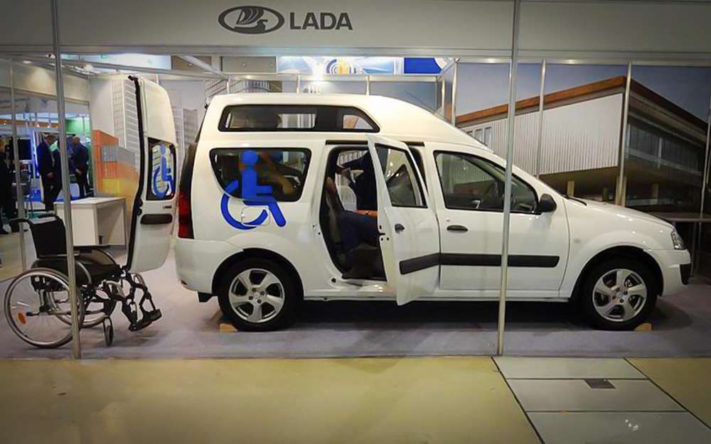Lada Largus для инвалидов-колясочников стоит почти миллион рублей