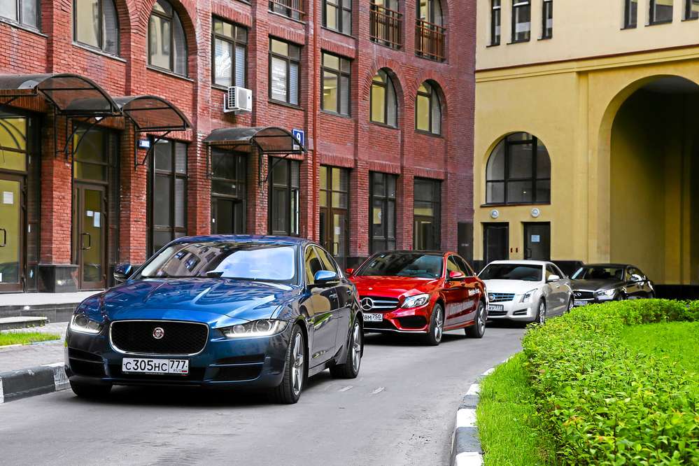 Премиум-седаны D-класса: возвращаем в прайд Jaguar XE (ВИДЕО)