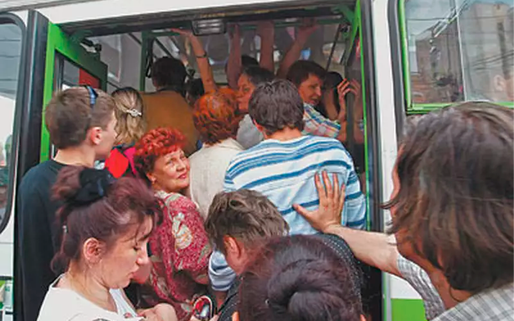 Пассажиры автобуса подрались из-за сухариков