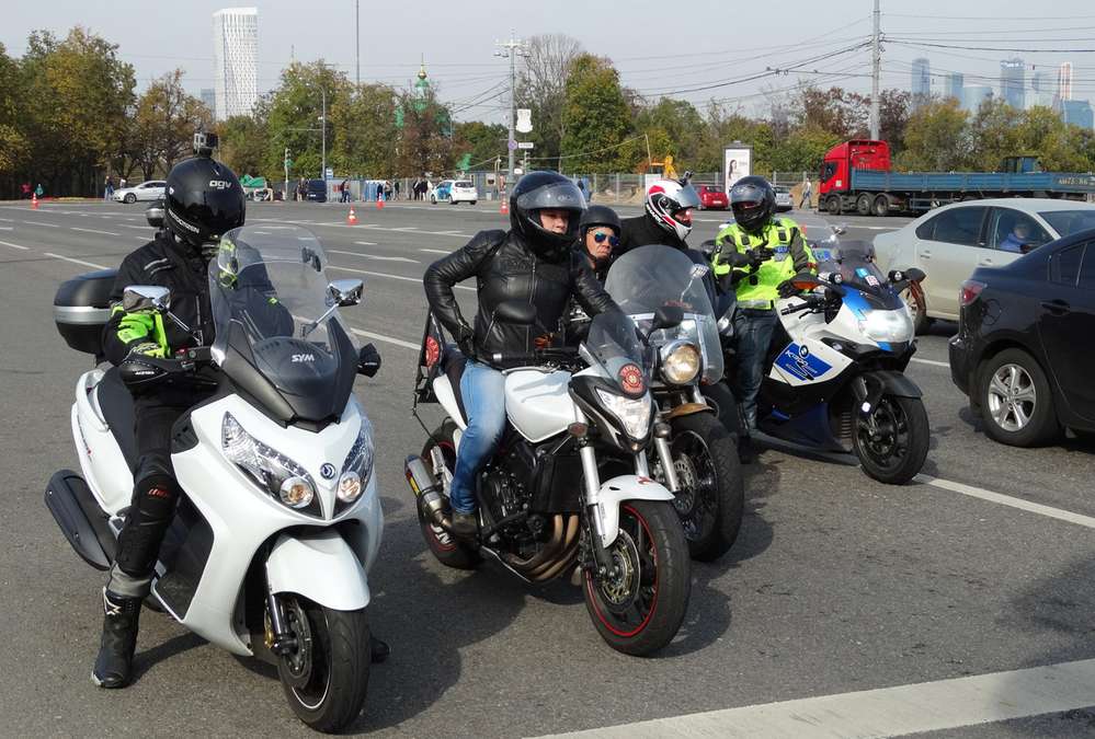 Мотоциклистам запретят лавировать между рядами