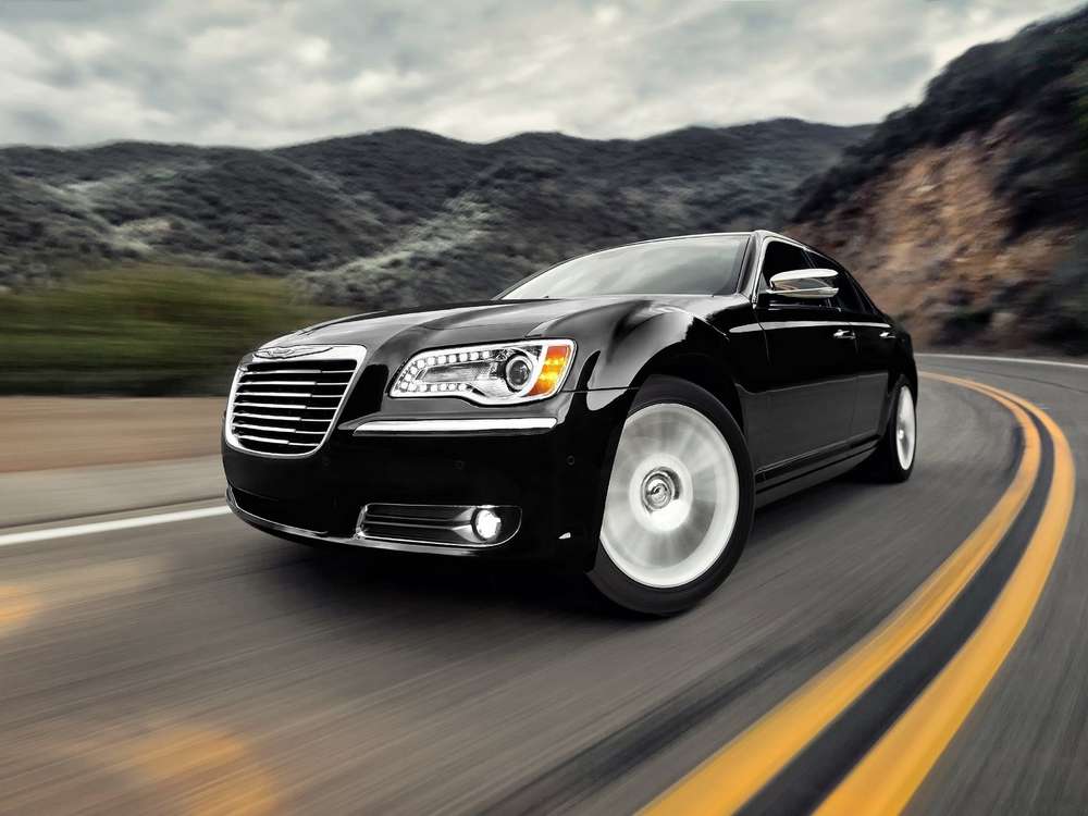 Chrysler 300 получит гибридную версию к 2013 году