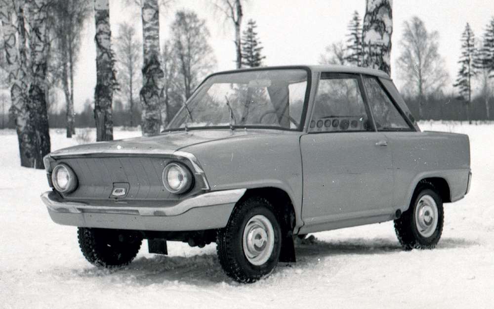 Дизайн НАМИ‑086 разработали Эдуард Молчанов и Валентин Ростков. Машина получилась оригинальной, современной и выглядела, кстати, куда элегантней большинства зарубежных одноклассников - мотоколясок начала 1960-х годов.