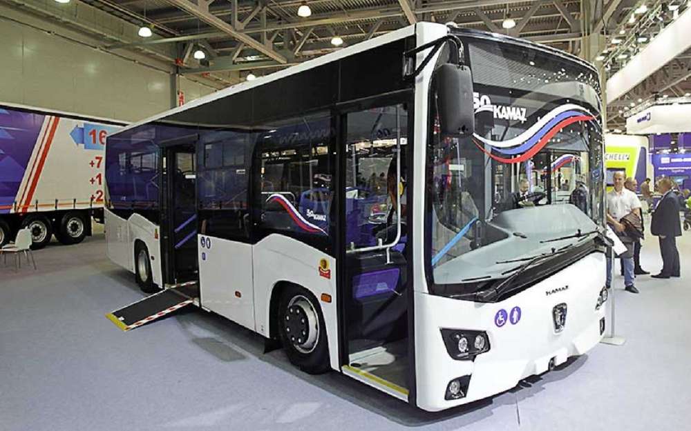 Низкий, компактный и комфортный: КАМАЗ испытывает новый автобус
