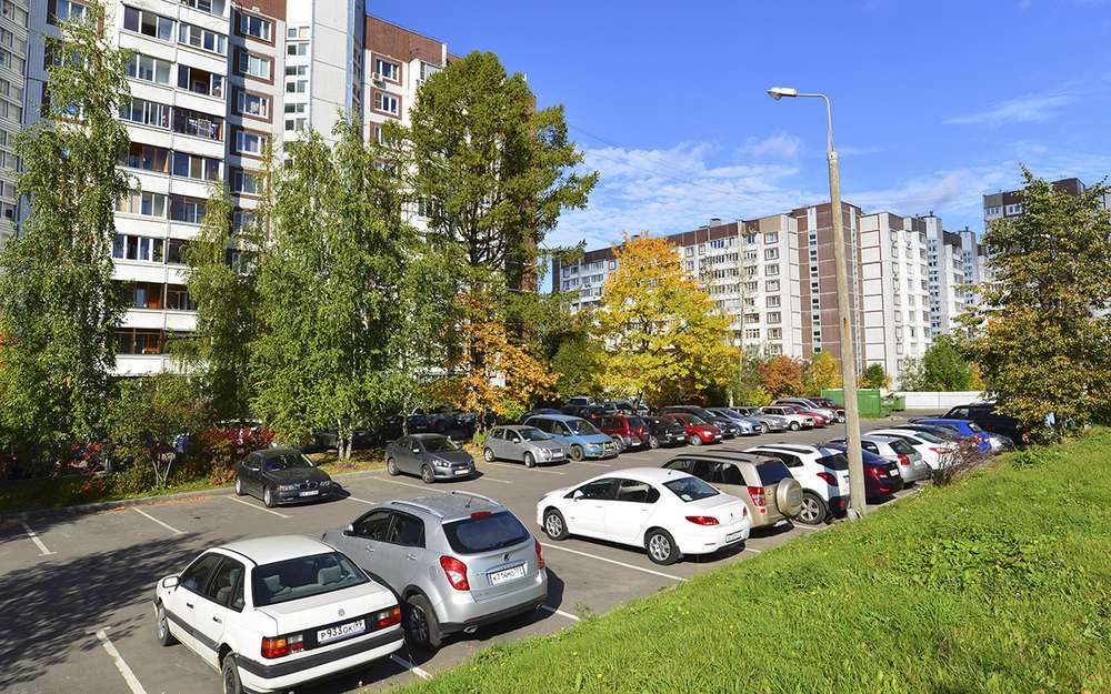 В России предложили внедрить норму «купил машину - купи парковку»