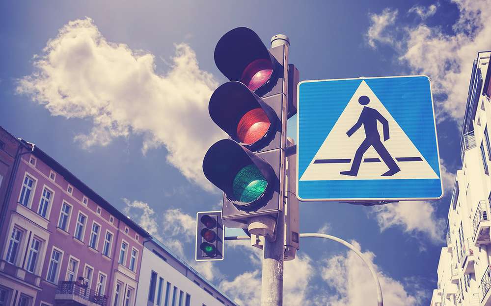 5 самых опасных пешеходов: от них жди фокуса на дороге!