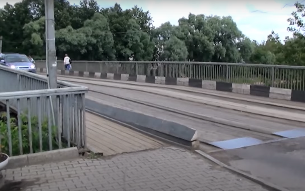 Необычный мост через Полисть: почему его прозвали Живым?