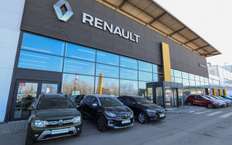 Дилерская сеть Renault в России - одна из крупнейших. Так, в 2015 году насчитывалось 170 центров, больше было только у Kia (175) и АВТОВАЗа (~350). На фото - центр Петровский в Москве, 2022 год