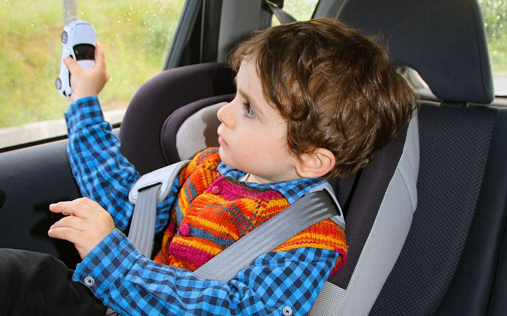 День знаний: что делать, если ребенок заперся в машине