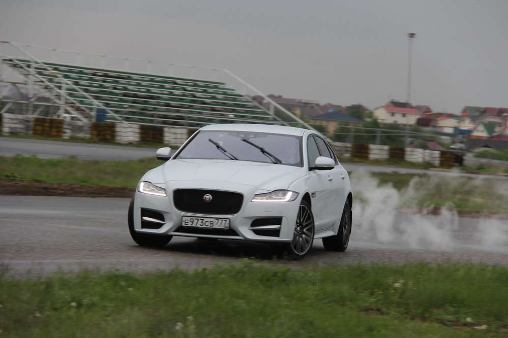 Новый Jaguar XF: взятие в Казани