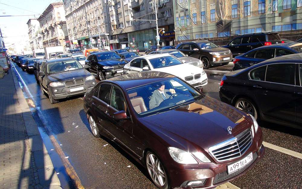 Названы самые пробочные улицы Москвы. Их и так все знали
