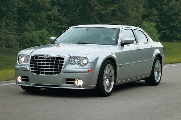 В России стартовали продажи Chrysler 300C SRT-8