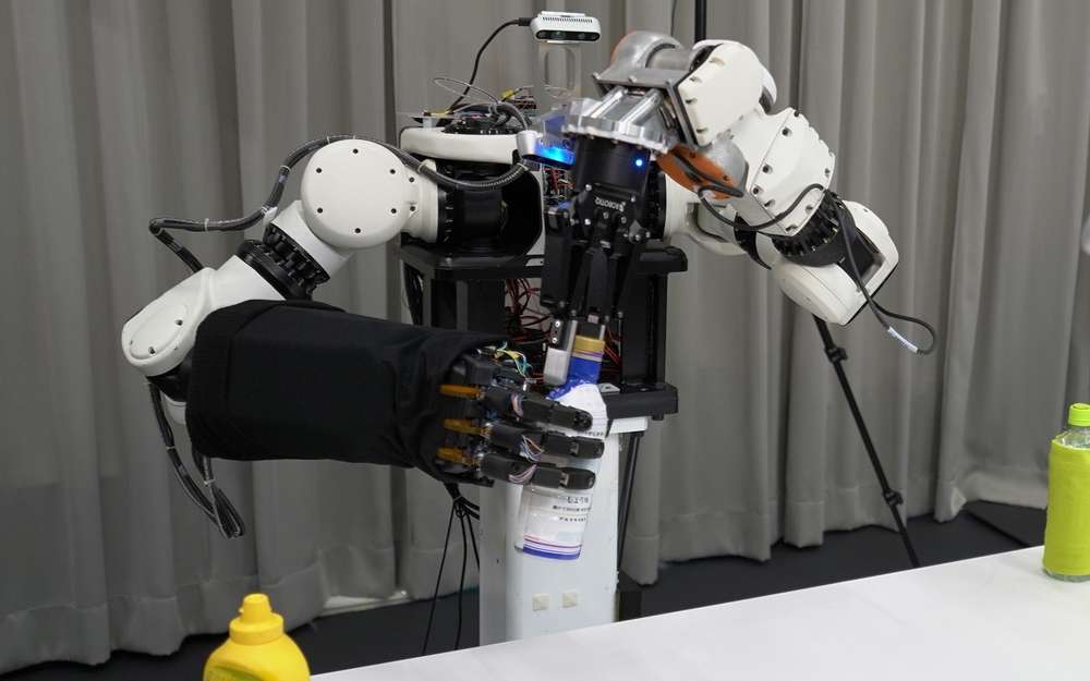 Honda разрабатывает робота-аватара (видео)
