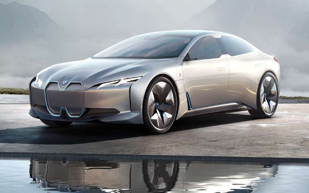 Представленный в сентябре на Франкфуртском автосалоне концепткар i Vision Dynamics дает понять, как будут выглядеть электромобили BMW нового поколения.