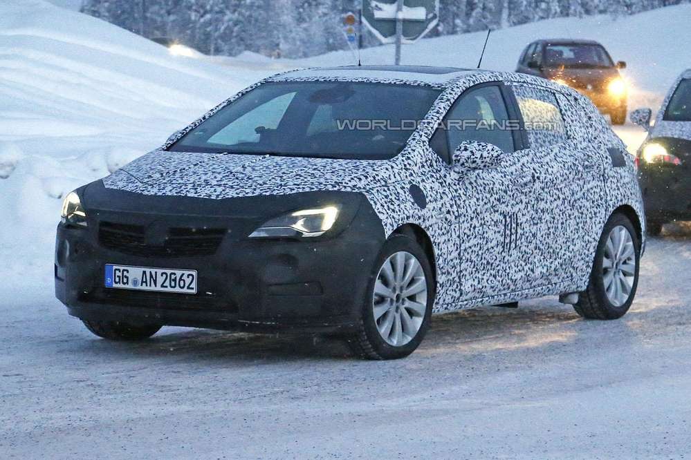 Новый Opel Astra облегчил камуфляж (ВИДЕО)