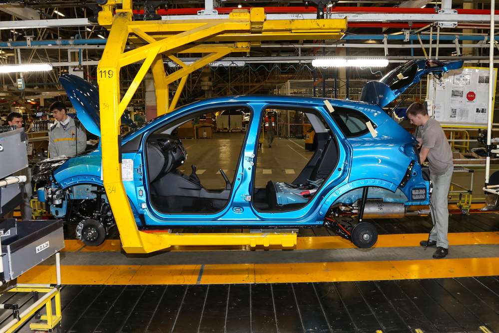 Renault приостановила производство ходовых версий Duster и Kaptur