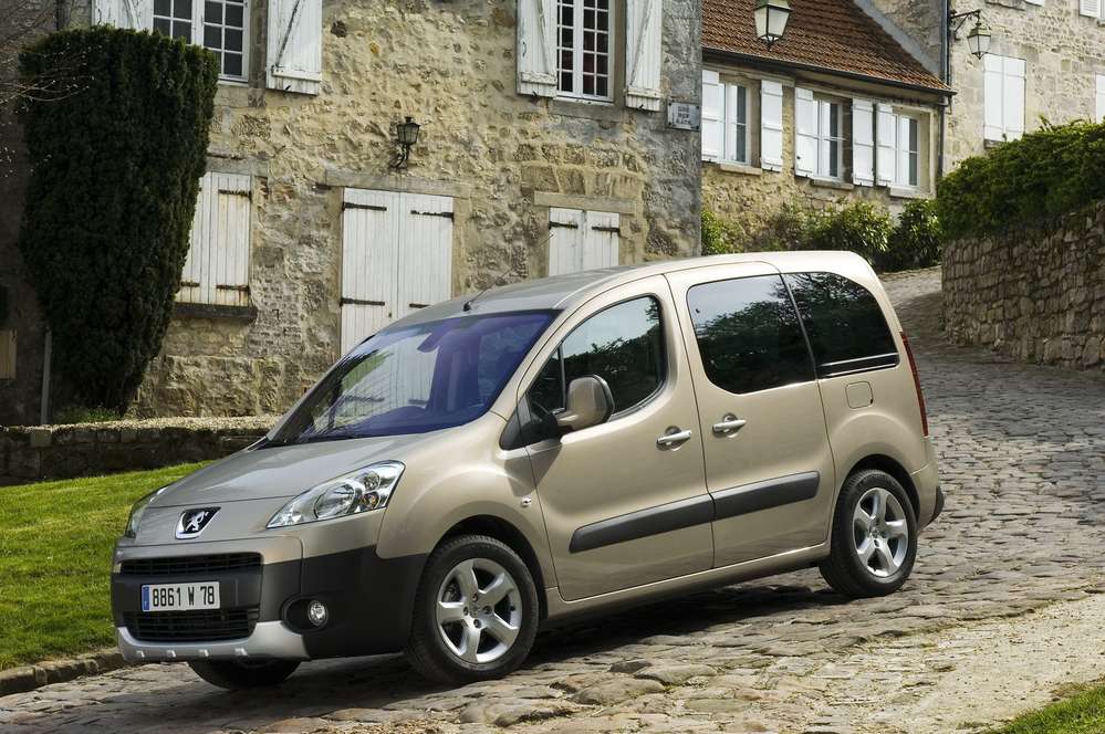 Peugeot назвала цены обновленного Partner Tepee