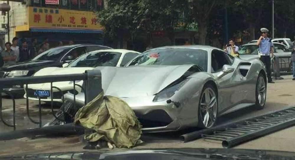 Только в Китае, часть 2: «встретились» два Ferrari