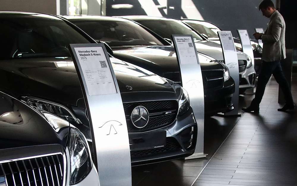 Mercedes S-класса стоил 5 млн (еще в 2014-м). Что на них есть сегодня?
