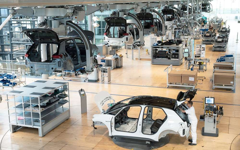 Серийное производство электромобилей Volkswagen ID.3 на «Стеклянной мануфактуре» в Дрездене