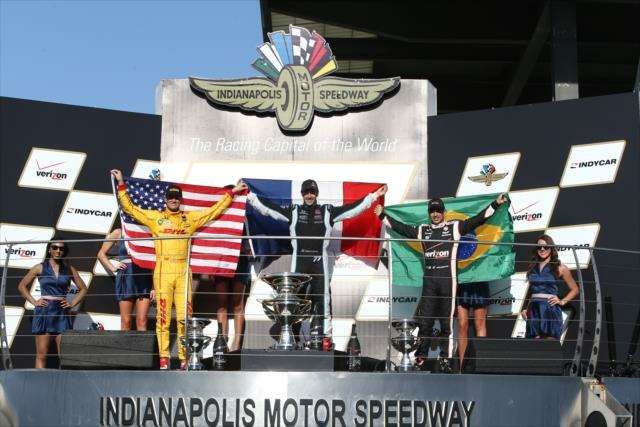Победители гонки в Индианаполисе: 1 место - Симон Пажено (Schmidt Peterson Motorsports), 2 место - Райан Хантер-Рей (Andretti Autosport), 3 место - Хелио Кастроневеш (Team Penske).