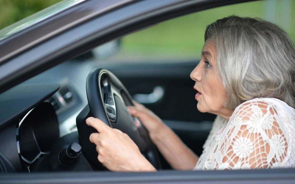 Водителям старше 60 лет не рады на дорогах: для них будут пересмотрены правила вождения