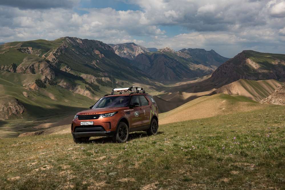 На Land Rover Discovery в страну гор и двух тысяч озер