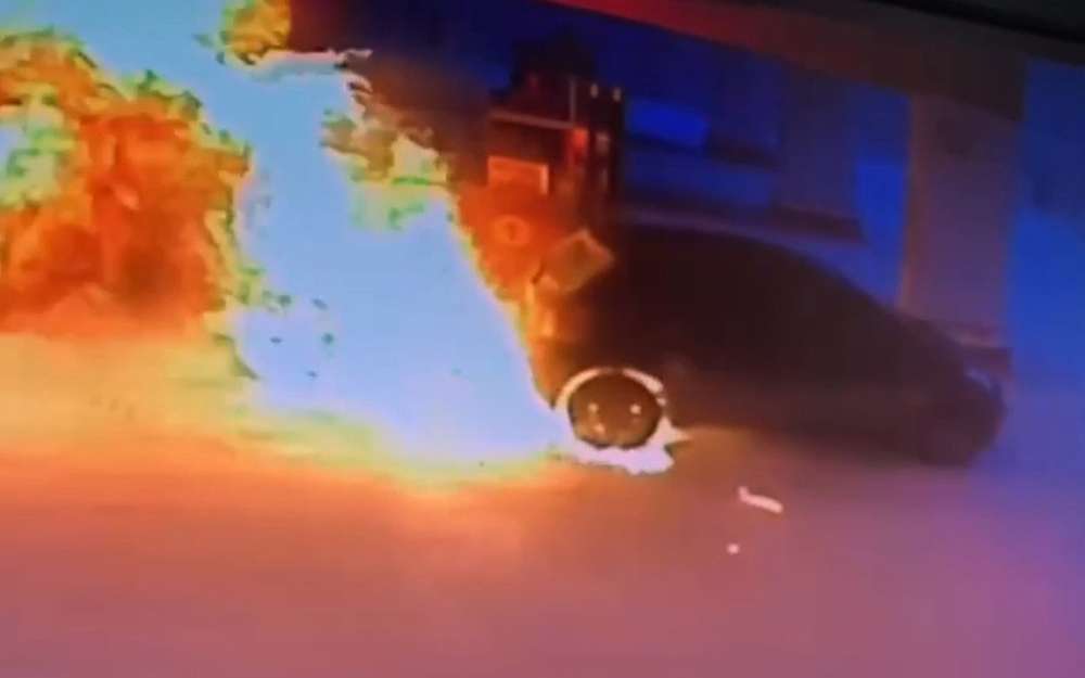 Обычная заправка, обычный автомобиль: пожар на АЗС в Якутске (видео)