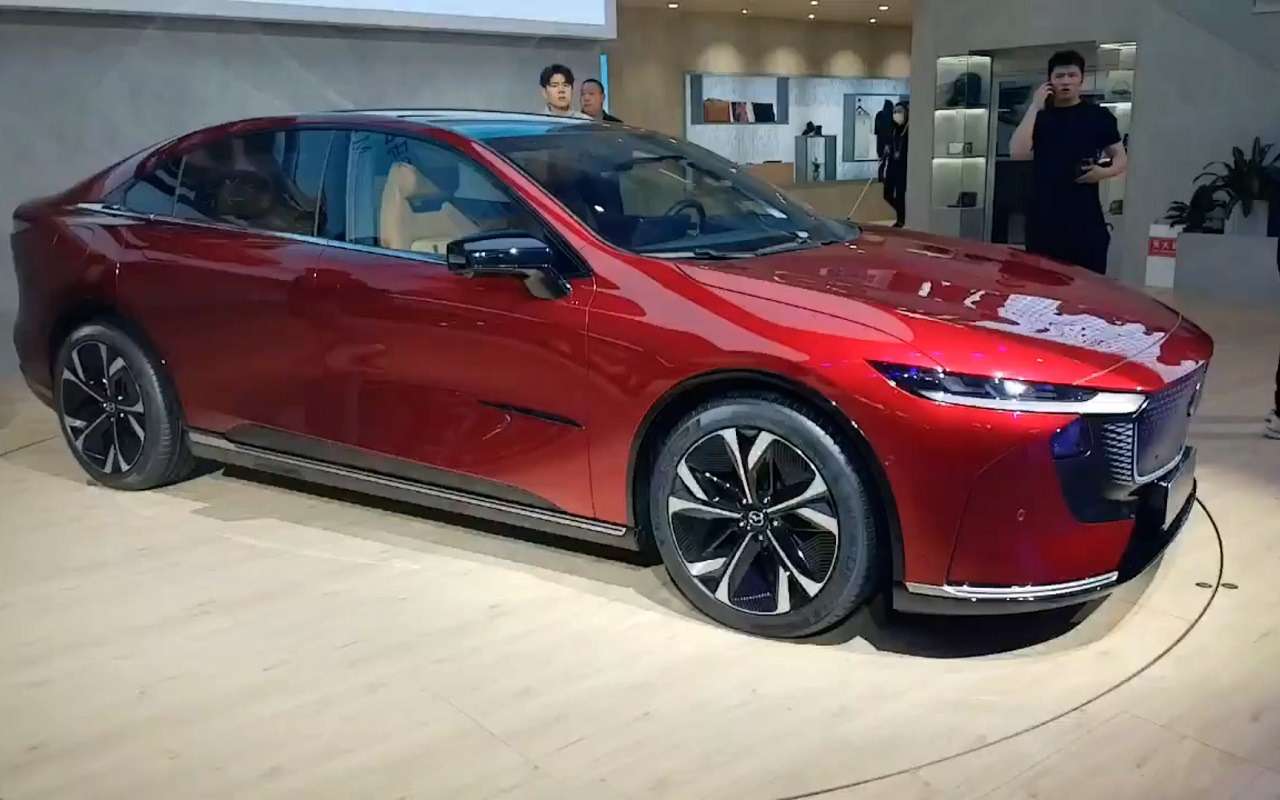 Mazda показала новую модель  это предвестник новой шестерки!