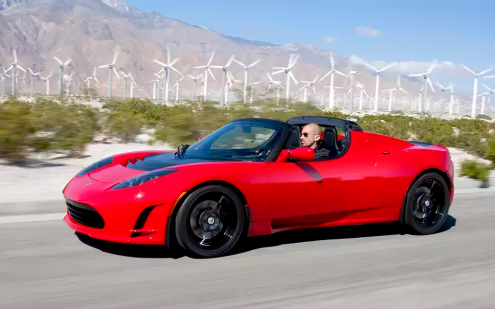 Новые Tesla Roadster появились в продаже