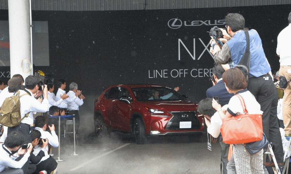 Компактный кроссовер Lexus NX пошел в серию 