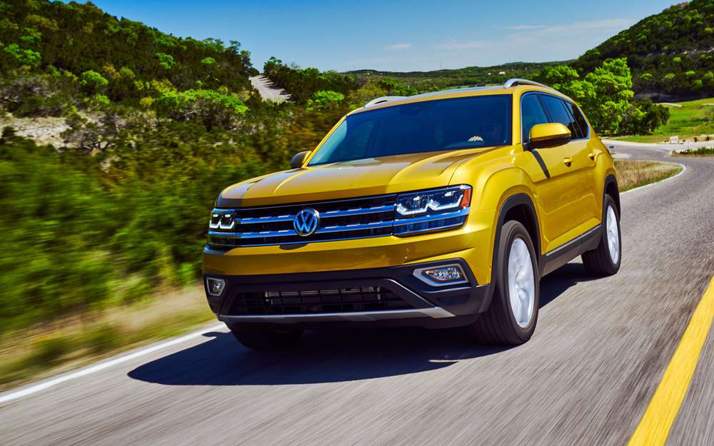 Volkswagen Atlas похож на добродушного увальня. Не красавец, но не лишен толики обаяния. В США полностью светодиодные фары включены в базовую комплектацию.